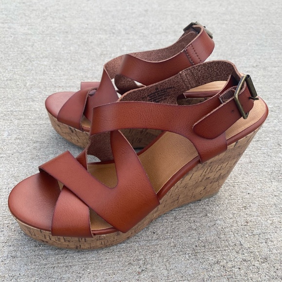 Mossimo Stappy Brown Wedges - Picture 4 of 7